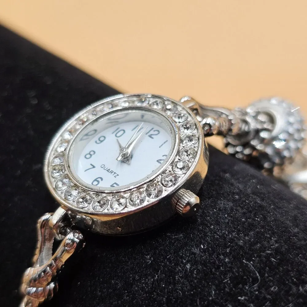 Vintage Ladies Rhinestone Quartz Fashion Wristwatch New Battery Runs Great